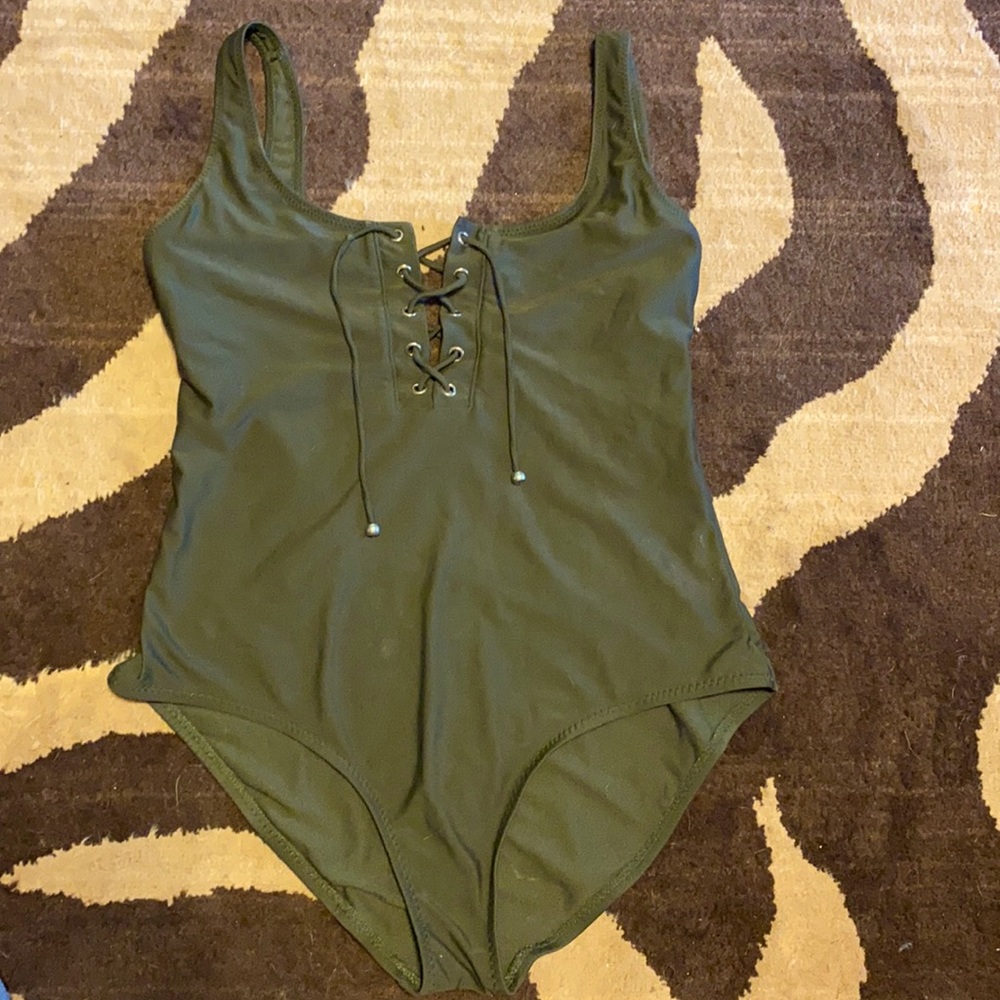 Used Women’s L Mossimo One Piece Scoop back swim